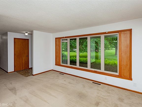 5th image of 4406 E Oakwood Dr
