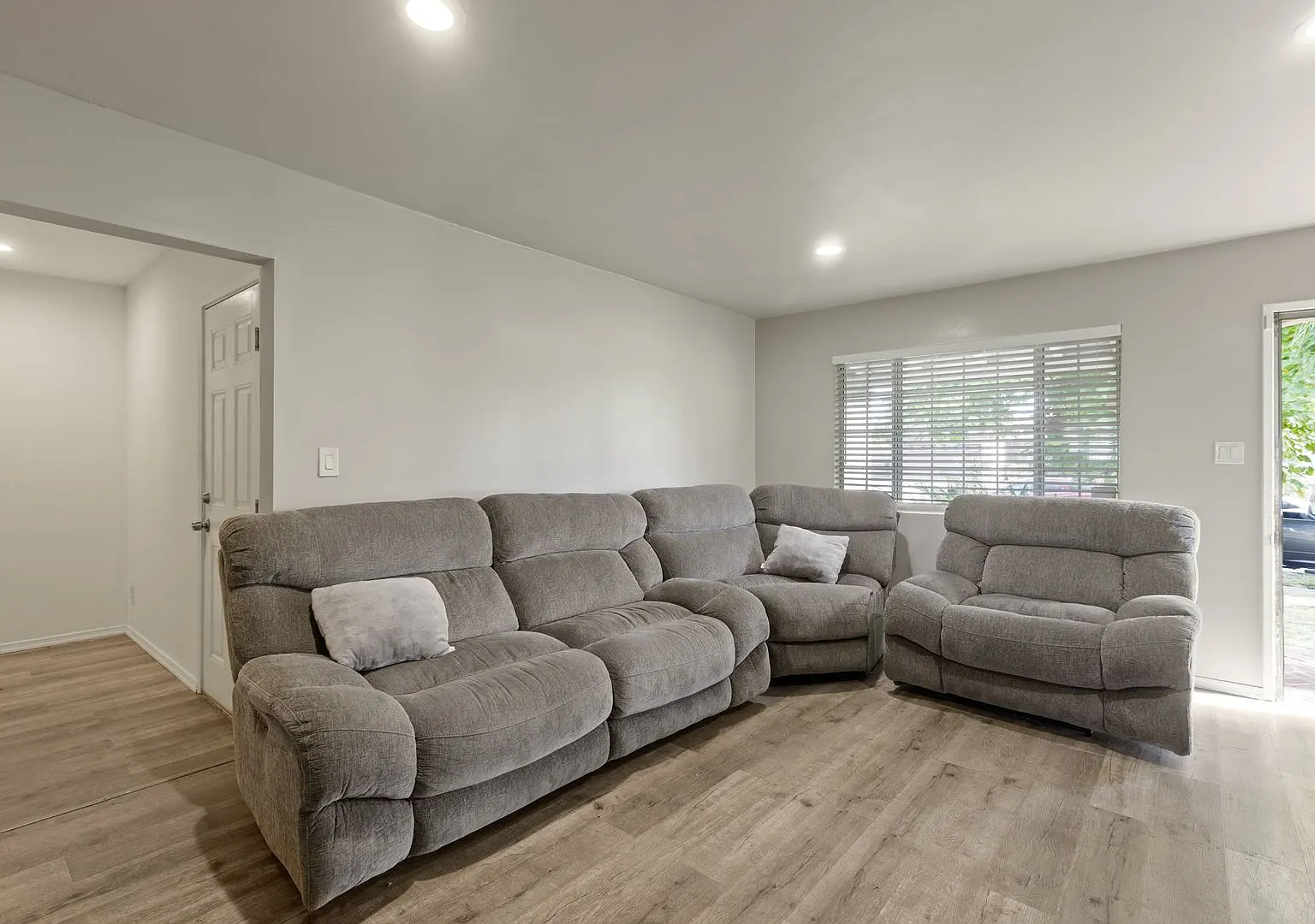 3-Bedroom, 2-Bath Home with Spacious Backyard — Photo 4