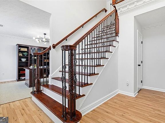 3rd image of 1075 Hidden Pond Ln