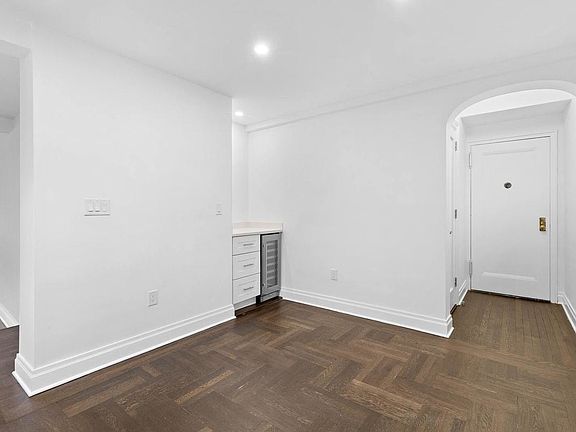 5th image of 160 E 89th St APT 3A