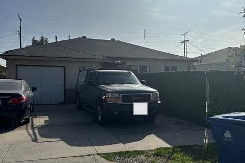 1st image of 10844 Lull St