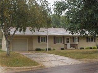 461 Hilltop Ave, Owatonna, MN 55060