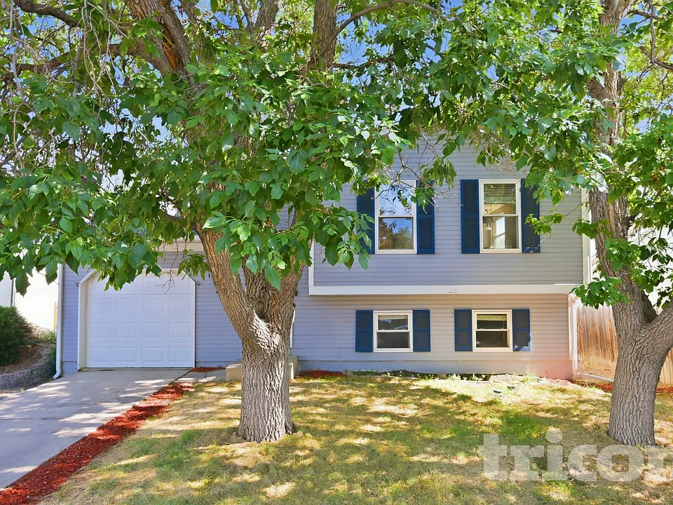 18871 E Gunnison Pl