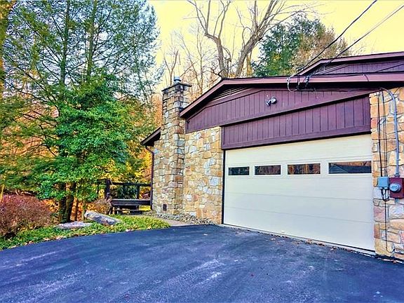 3rd image of 128 Lyn Dale Dr