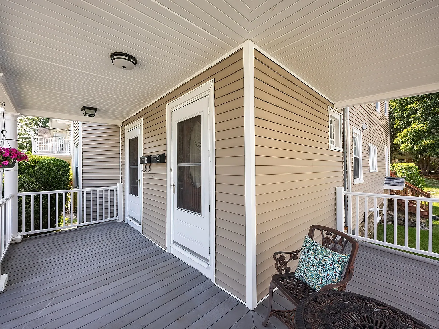 2 bed, 1100 sqft, $2,400 — Photo 3