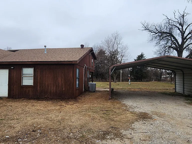 2120 Houston Ave — Photo 4