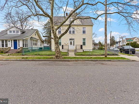 3rd image of 638 Pennsylvania Ave Unit 1