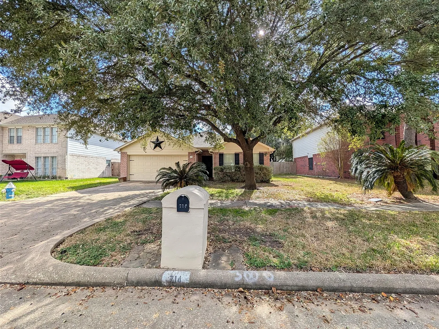 4 bed, 2.0 bath, 1890 sqft, $2,100 — Photo 2
