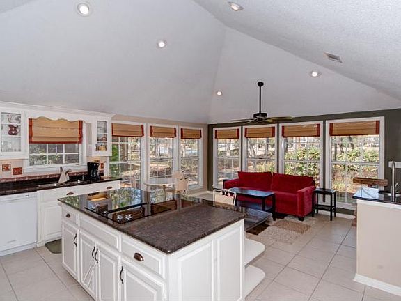 4th image of 621 Birkdale Cir