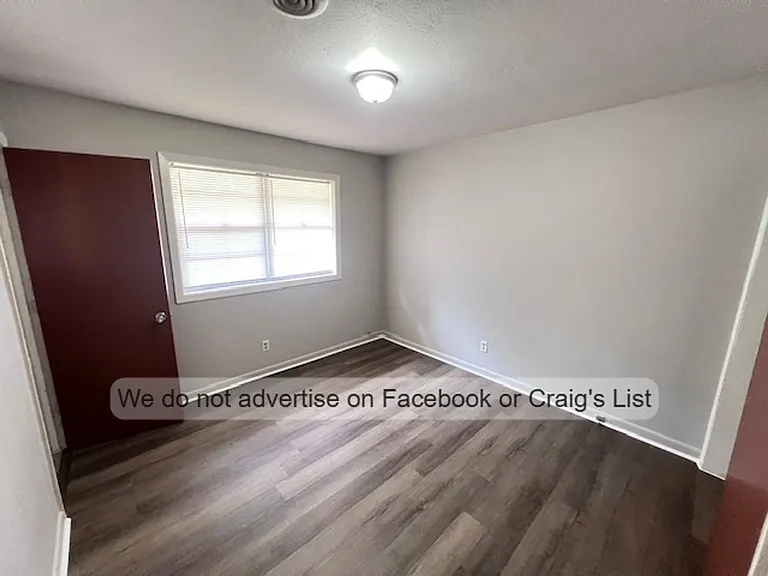 1021 W Rowan St — Photo 13