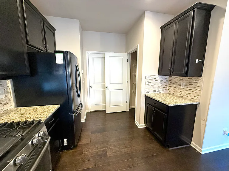 7075 Elmwood Ridge Ct — Photo 8