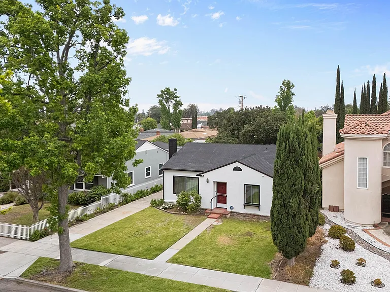 320 Laurel Ave — Photo 36