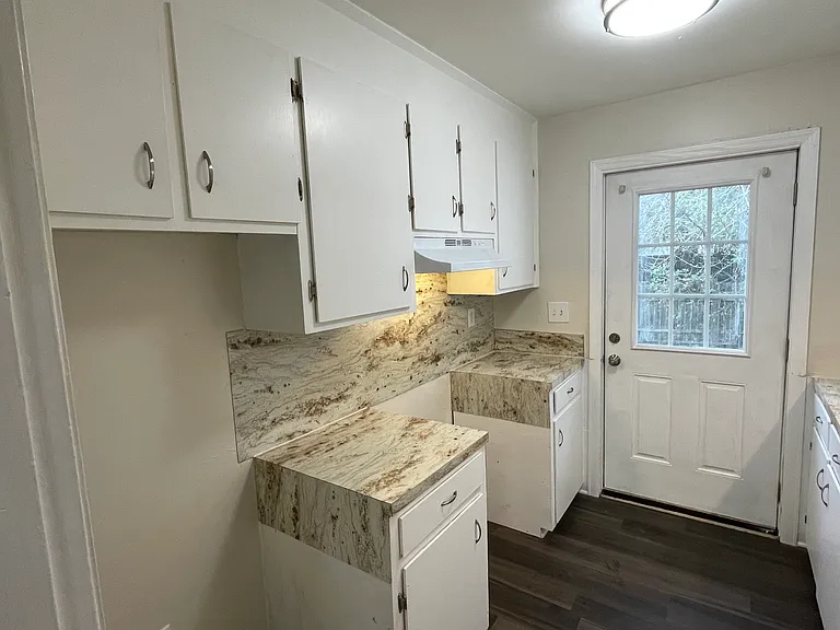4760 Glenn St #C — Photo 12