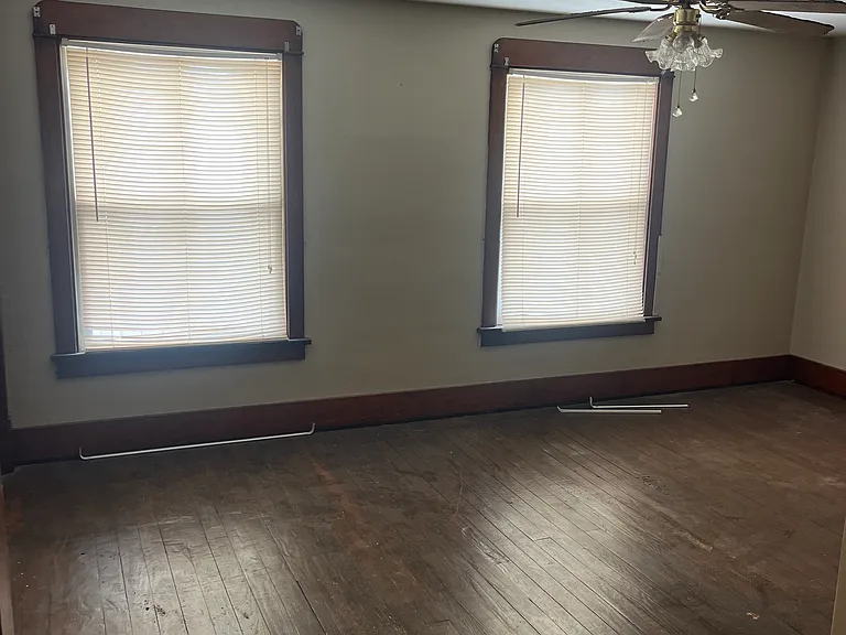 118 E Bell Ave — Photo 4