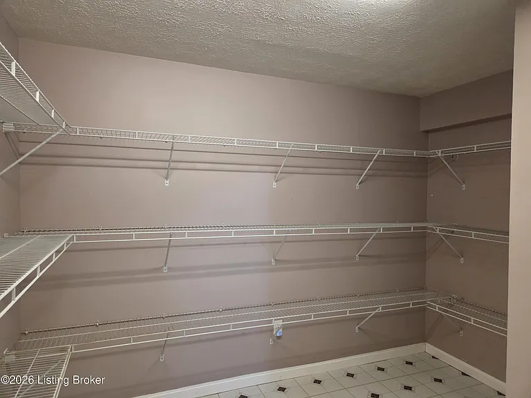 4204 Holly Tree Dr — Photo 36