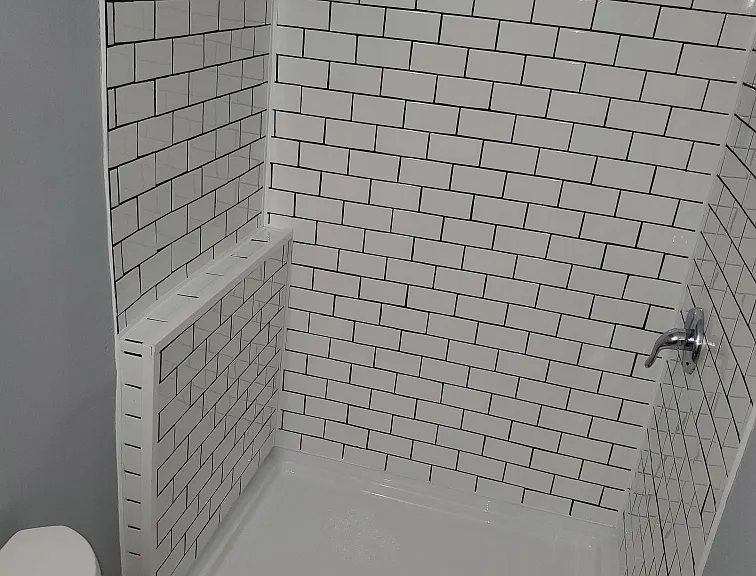 2nd fl en suite bath