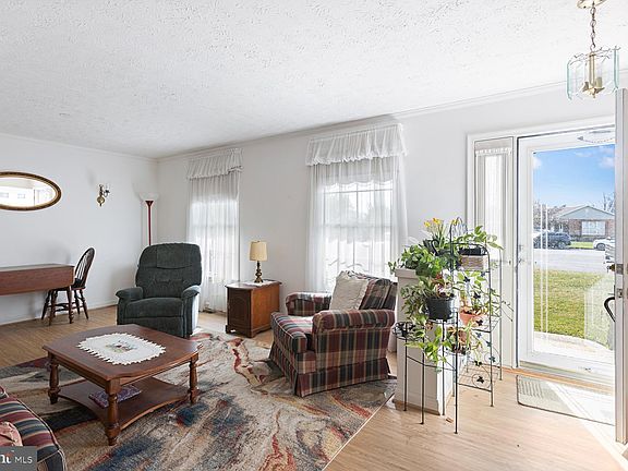 2nd image of 504 Jasper Ct