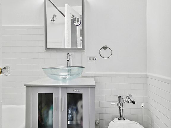 4th image of 5 Tudor City Pl APT 812