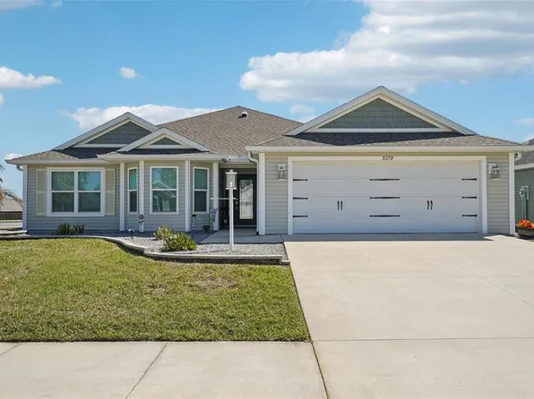 3279 Dzuro Dr, Oxford, FL 34484