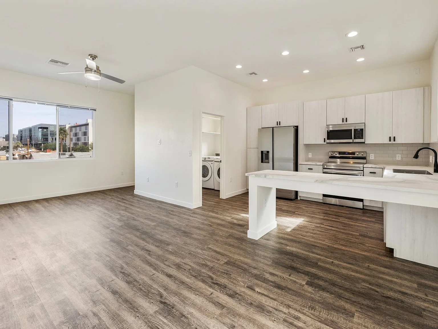 406 W. 7th St. — Photo 2