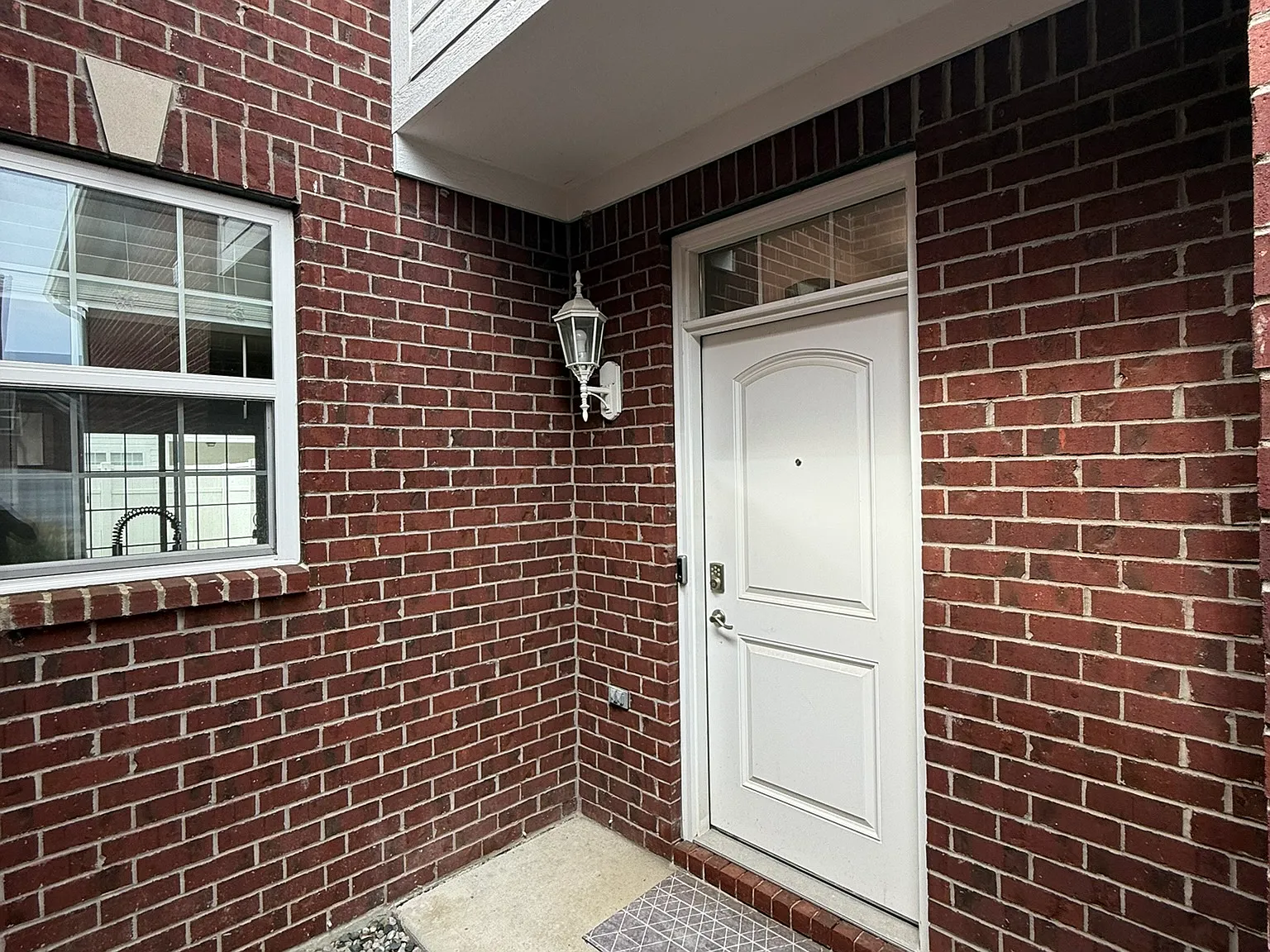 3 bed, 2.5 bath, 1878 sqft, $2,200 — Photo 2
