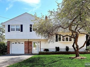 7 Tobin Ct, Dumont, NJ 07628