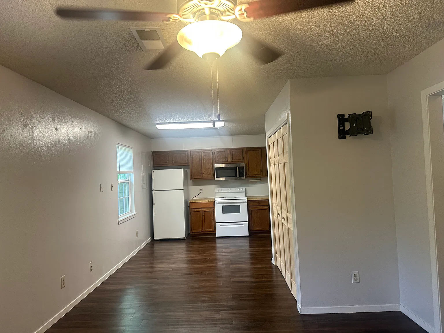 2 bed, 825 sqft, $875 — Photo 2