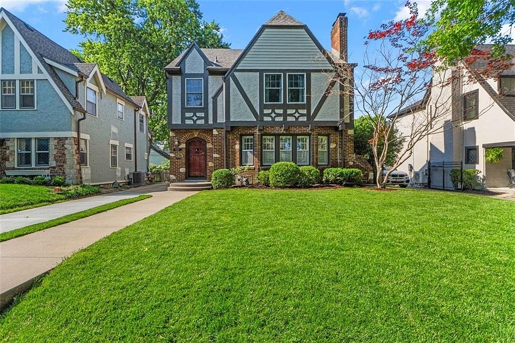 637 W 70th Ter, Kansas City, MO 64113 | Zillow