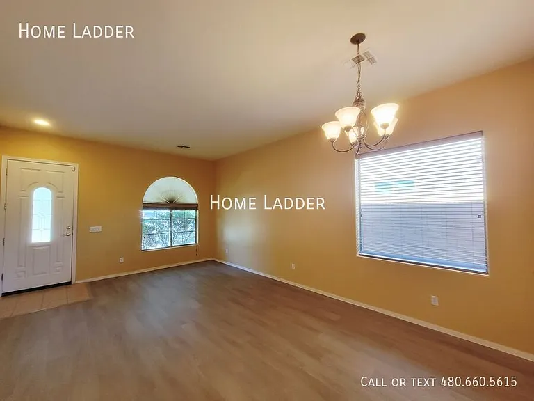 8348 W Andrea Dr — Photo 2