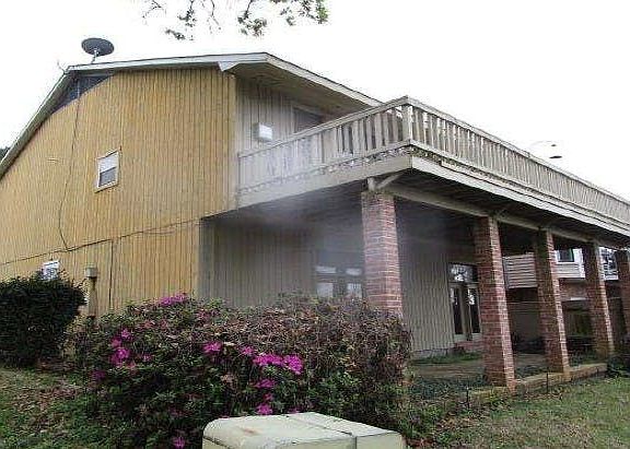 2nd image of 5643 S Lakeshore Dr