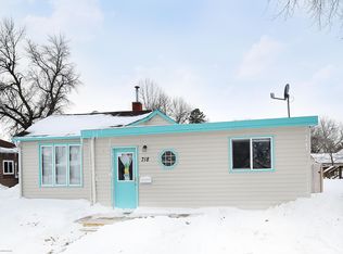 718 Cherry St, Grand Forks, ND 58201