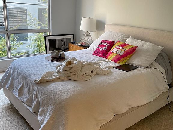5th image of 575 S Barrington Ave APT 407