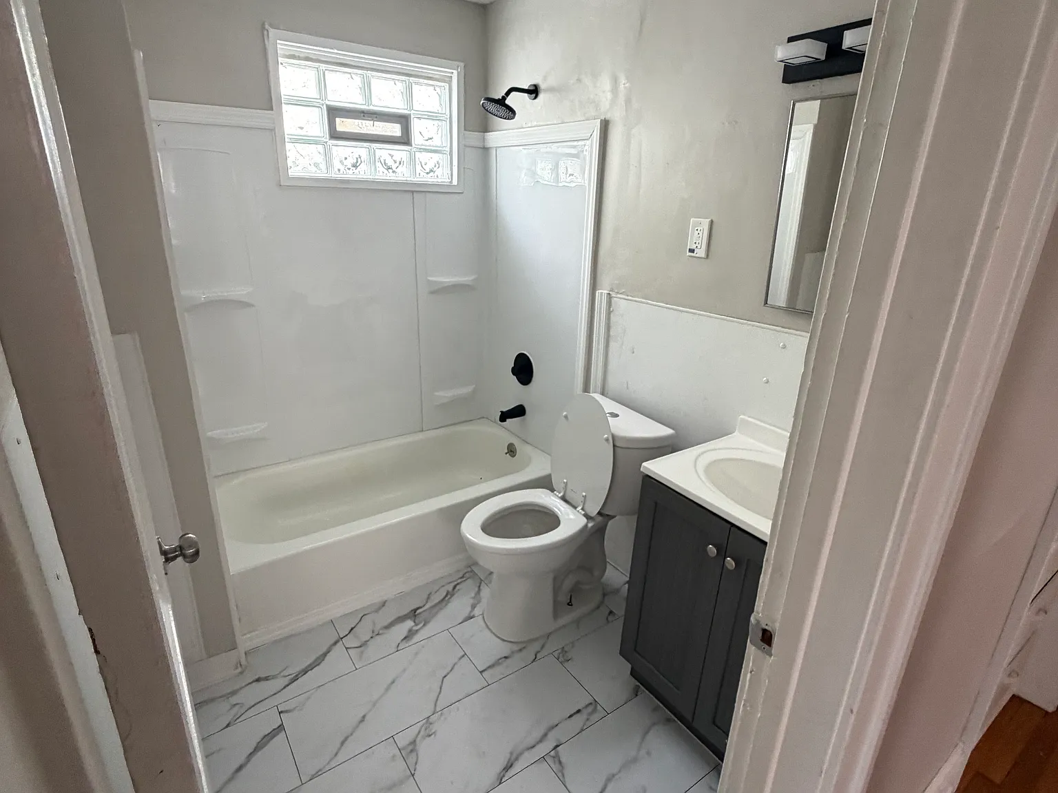 2 bed, $1,100 — Photo 3