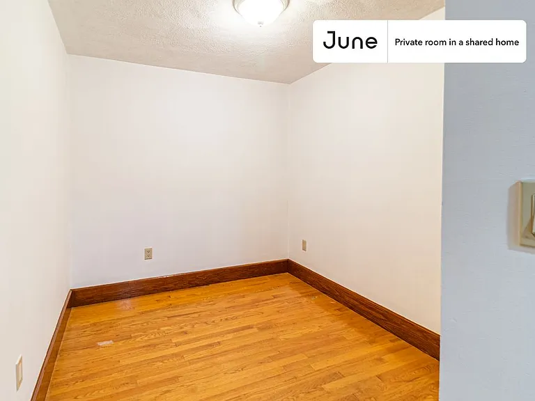 166 Auburn St #B — Photo 5