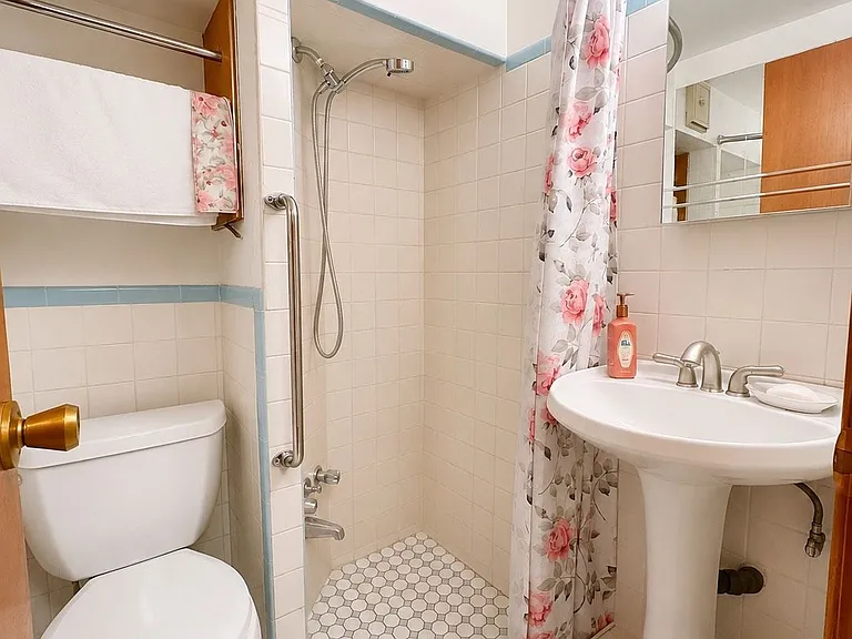 47 Cayuga Ave — Photo 6