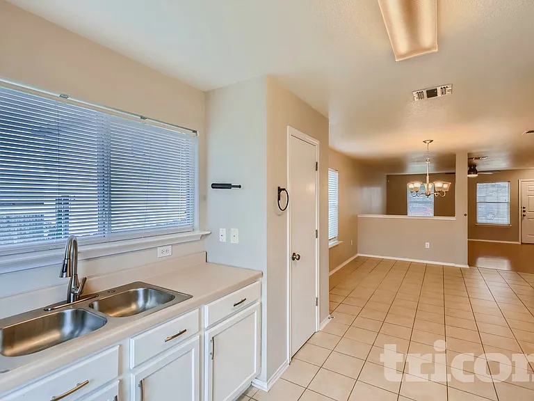 9227 Dublin Hts — Photo 4
