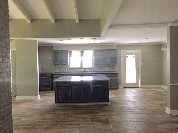 5th image of 650 E Woodlawn Dr