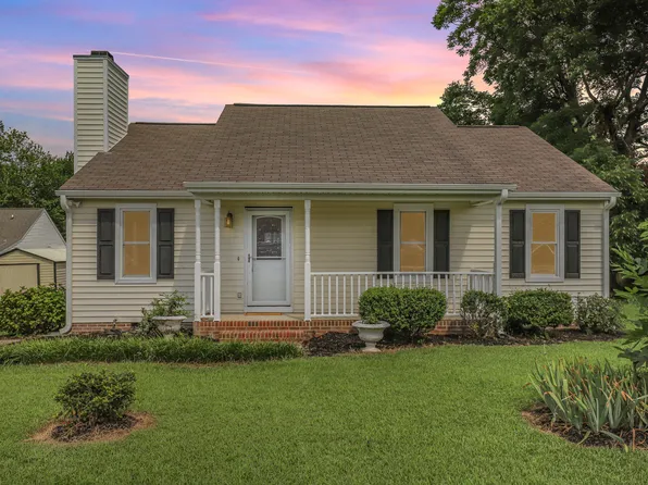 321 Raleigh St, Holly Springs, NC 27540