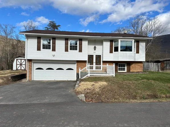 200 Clearwater Cir, Covington, VA 24426