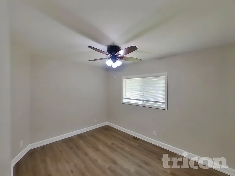 815 Sandra Ln — Photo 5