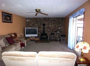 1004 Steammill St, New Harmony, IN 47631