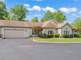 7 Hunters Woods Blvd #A, Canfield, OH 44406