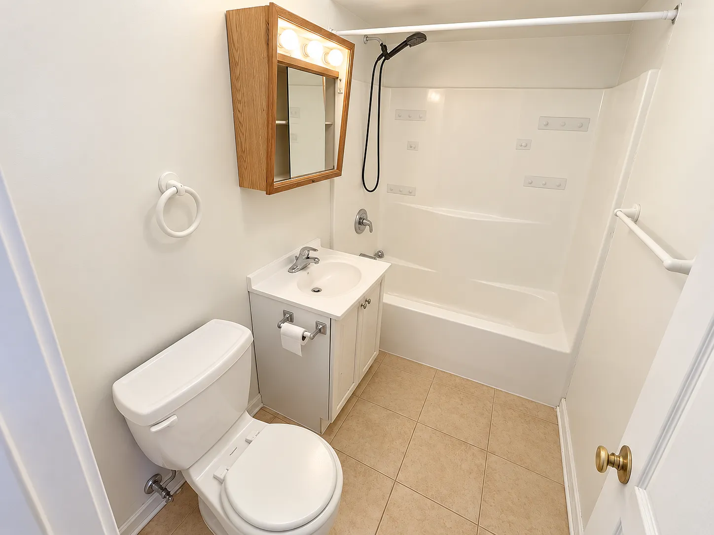 Fox Lake - 6 Unit — Photo 4