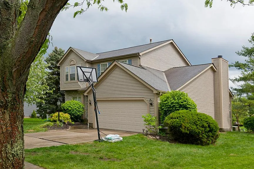 3 bed, 2.5 bath, 2196 sqft, $3,200 — Photo 2