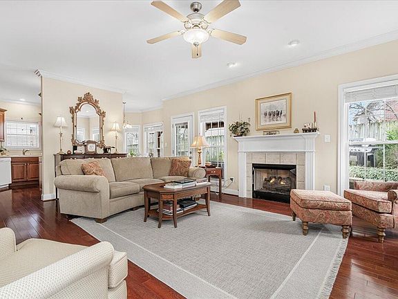 3rd image of 2496 Eastway Dr