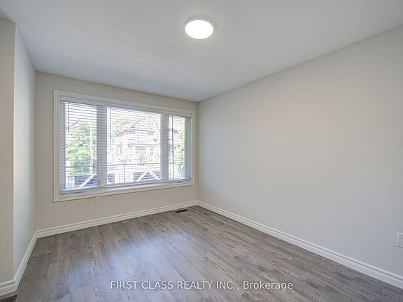 3rd image of 427 Leslie St