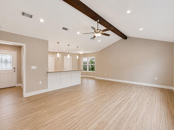 3rd image of 407 Lilly Blvd