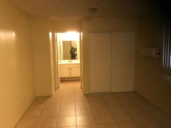 5th image of 6248 Vineland Ave APT 105