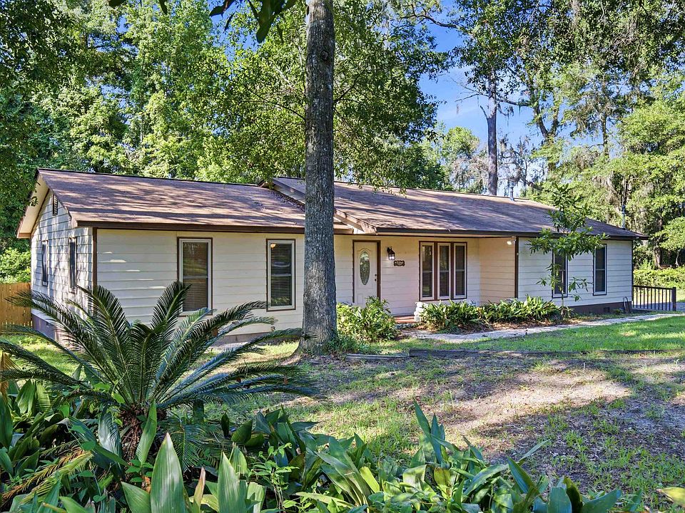 1st image of 303 Sweetbriar Dr