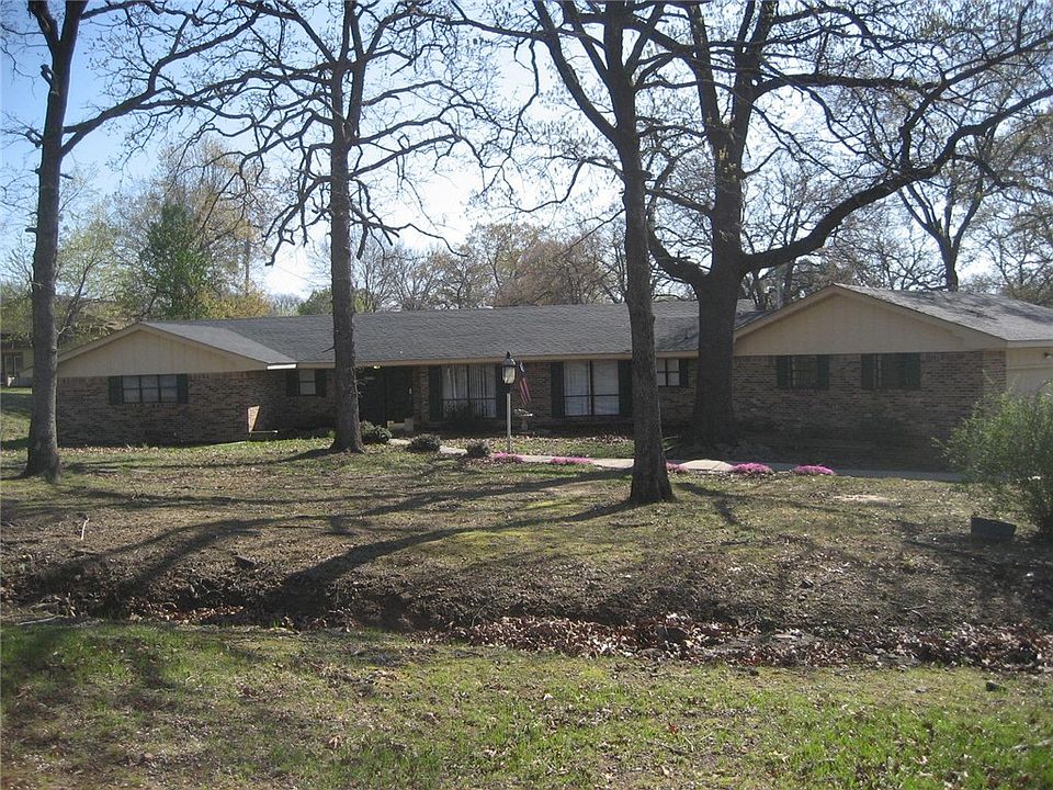 2nd image of 805 S Main St